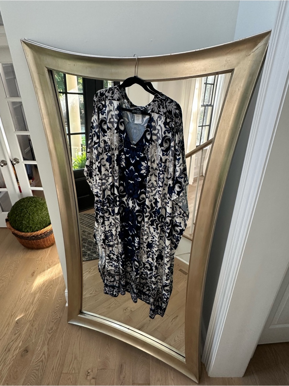 Attitudes by Renee Royal & White Printed Women’s Kaftan US M/L. See description